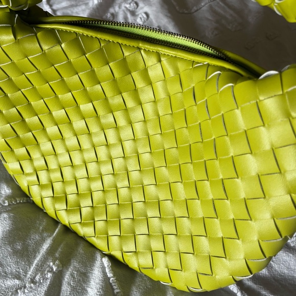 Lime Green Woven Handbag - Picture 3 of 3